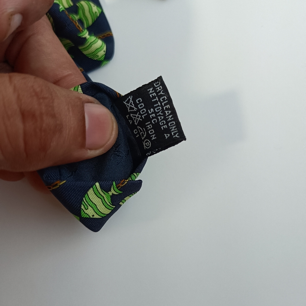 Chanel logo Fish chain silk tie - Picture 4 of 14